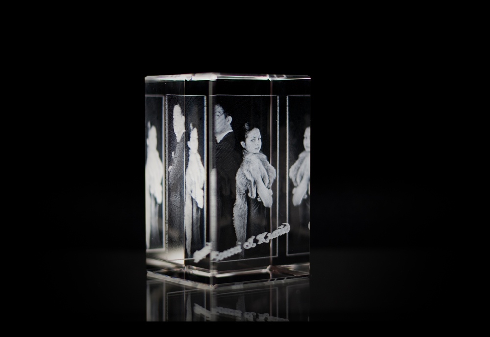 Лазерная гравировка внутри стекла-зображення